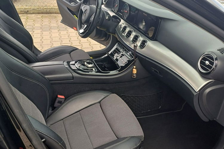 Mercedes E 220 AMG Line 195 KM zdjęcie 13