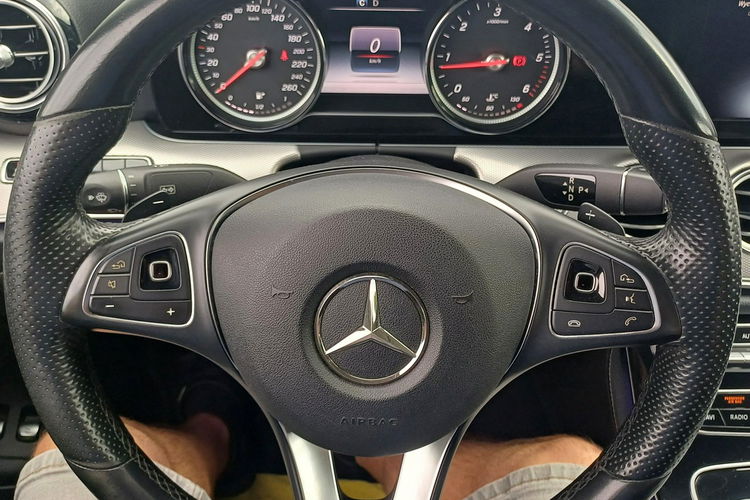 Mercedes E 220 AMG Line 195 KM zdjęcie 15