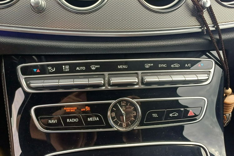 Mercedes E 220 AMG Line 195 KM zdjęcie 20