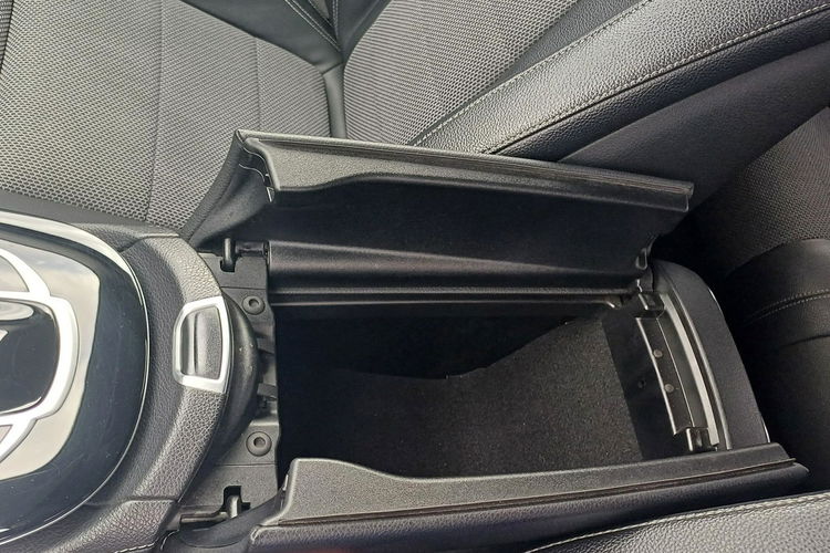 Mercedes E 220 AMG Line 195 KM zdjęcie 27