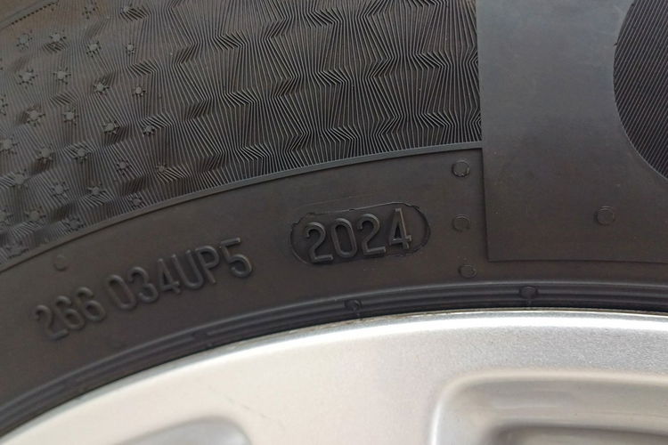 Mercedes E 220 AMG Line 195 KM zdjęcie 39