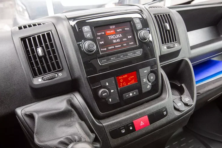 Fiat Ducato 2.3 KONTENER + WINDA zdjęcie 13