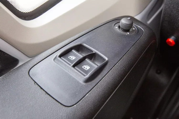 Fiat Ducato 2.3 KONTENER + WINDA zdjęcie 15