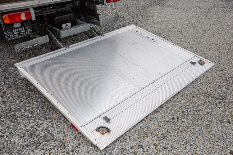 Fiat Ducato 2.3 KONTENER + WINDA zdjęcie 8