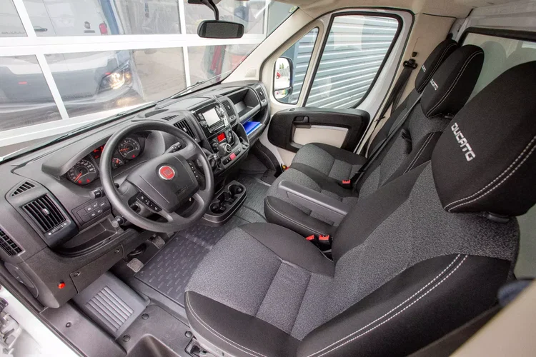 Fiat Ducato 2.3 KONTENER + WINDA zdjęcie 9