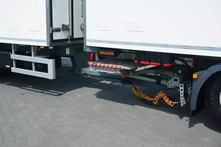 MAN TGX / 24.470 / ACC / E 6 / CHŁODNIA + WINDA / ZESTAW PRZEJAZDOWY zdjęcie 38