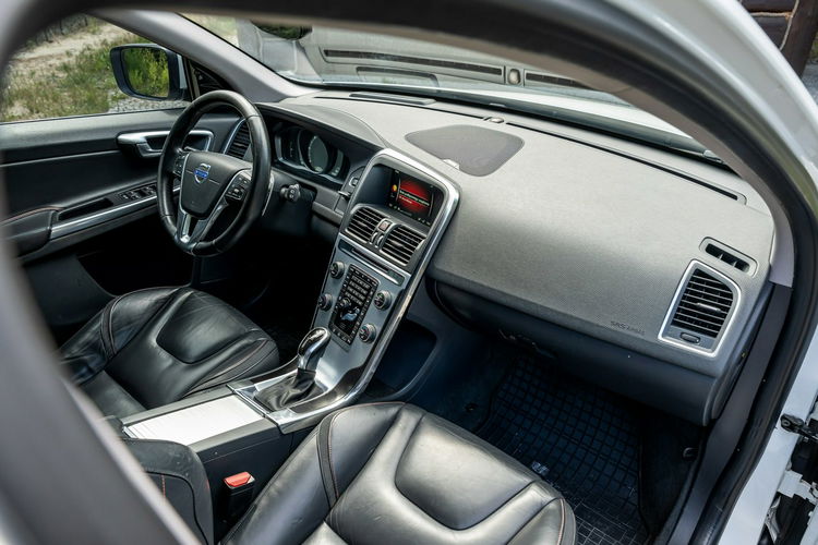 Volvo XC 60 D3 Ocean / 2.0 150KM / Bogate wyposażenie / Bezwypadkowy / FV 23% zdjęcie 41