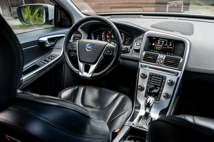 Volvo XC 60 D3 Ocean / 2.0 150KM / Bogate wyposażenie / Bezwypadkowy / FV 23% zdjęcie 43