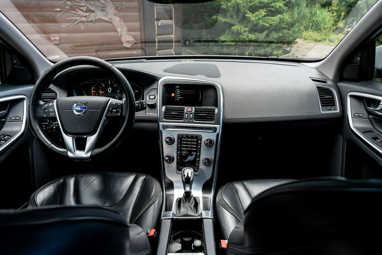 Volvo XC 60 D3 Ocean / 2.0 150KM / Bogate wyposażenie / Bezwypadkowy / FV 23% zdjęcie 48