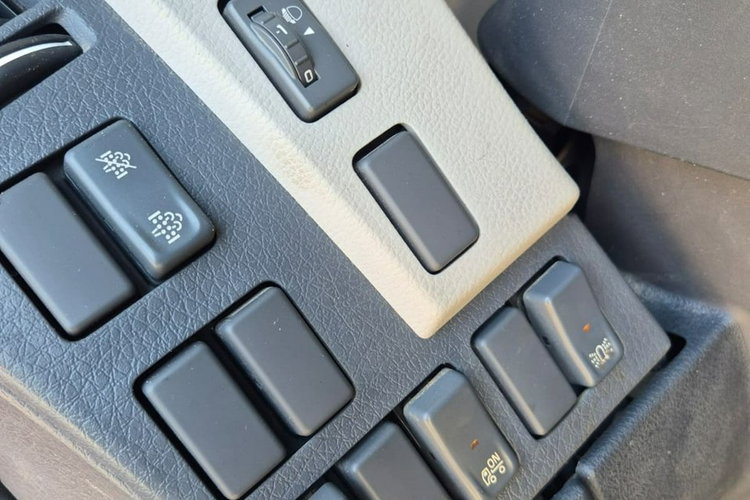 FL210 4X2 HDS FASSI Volvo FL 210 4X2 / SKRZYNIA / HDS FASSI 1T / NISKI PRZEBIEG / SUPER ST zdjęcie 32