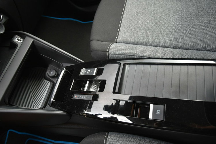 Citroen C4 1.2 PureTech 130KM 2022r. Automat Navi Kamera zdjęcie 20