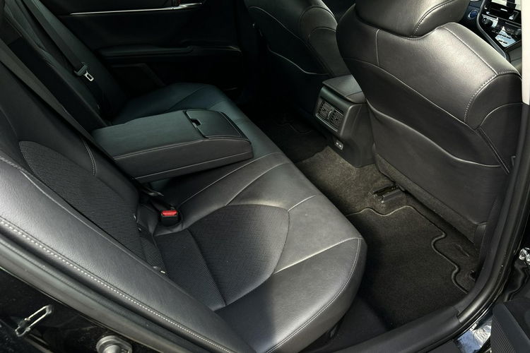 Toyota Camry 2.5 HYBRID 218KM COMFORT BUSINESS, salon Polska, gwarancja, FV23% zdjęcie 13