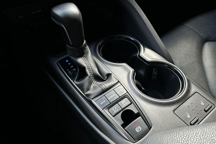 Toyota Camry 2.5 HYBRID 218KM COMFORT BUSINESS, salon Polska, gwarancja, FV23% zdjęcie 17