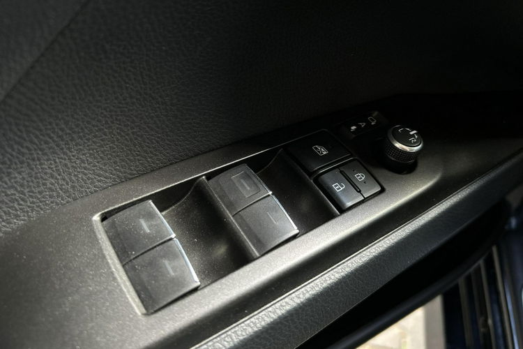 Toyota Camry 2.5 HYBRID 218KM COMFORT BUSINESS, salon Polska, gwarancja, FV23% zdjęcie 19