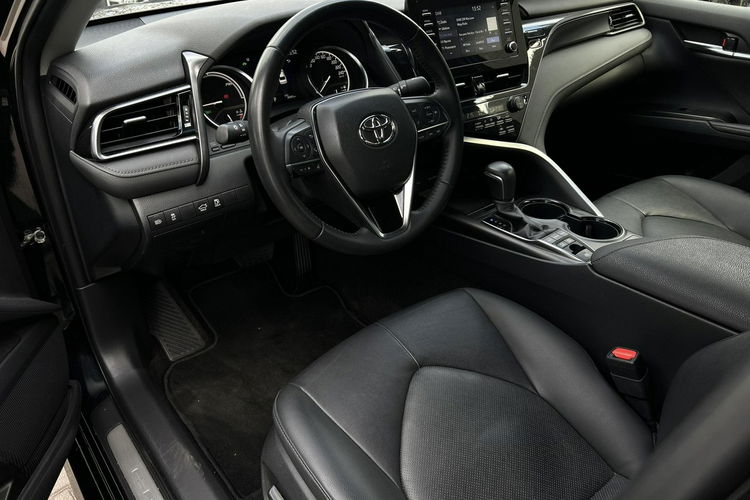 Toyota Camry 2.5 HYBRID 218KM COMFORT BUSINESS, salon Polska, gwarancja, FV23% zdjęcie 31
