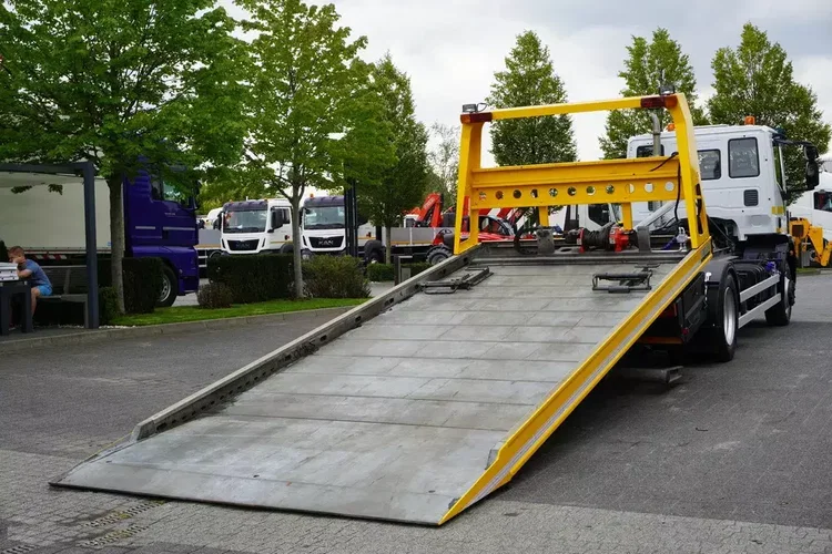 Iveco Eurocargo 160-210 / 75.000 km / Opuszczana laweta OMARS / Widelec zdjęcie 12