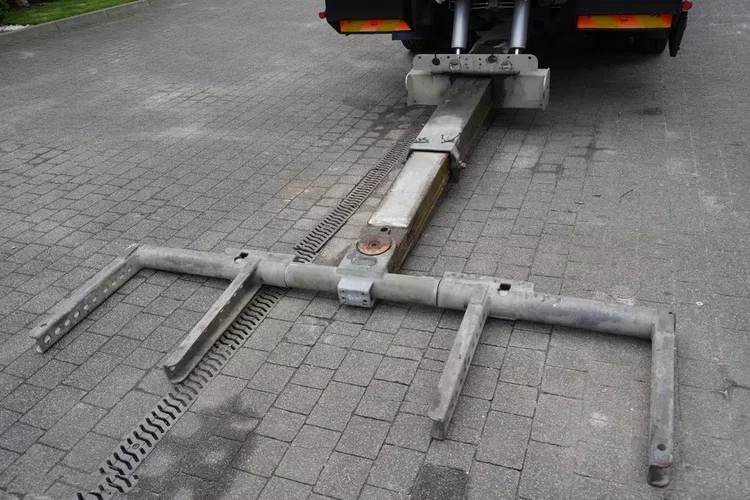 Iveco Eurocargo 160-210 / 75.000 km / Opuszczana laweta OMARS / Widelec zdjęcie 19