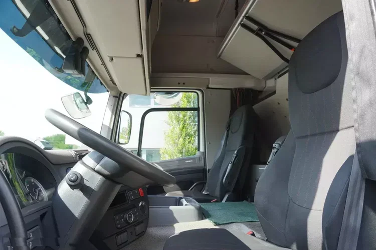 DAF CF 18.370 / Firanka 23 EPAL / Kab. sypialna zdjęcie 14