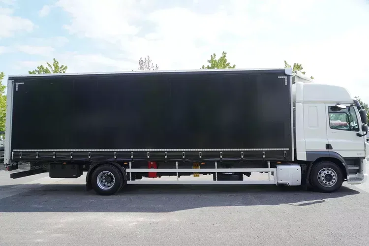 DAF CF 18.370 / Firanka 23 EPAL / Kab. sypialna zdjęcie 2