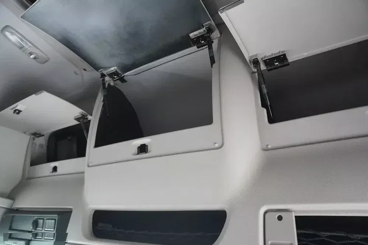 DAF CF 18.370 / Firanka 23 EPAL / Kab. sypialna zdjęcie 23