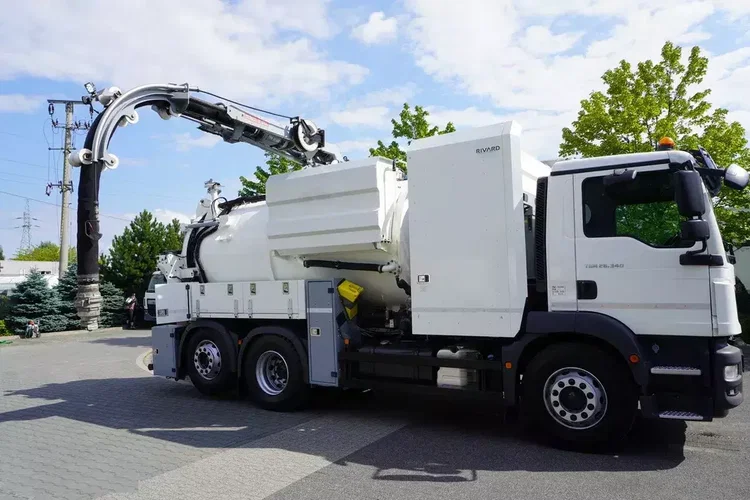 MAN TGM 26.340 E6 / Beczka asenizacyjna Rivard 11.8 m3 / 170 tys. km / oś skrętna zdjęcie 12
