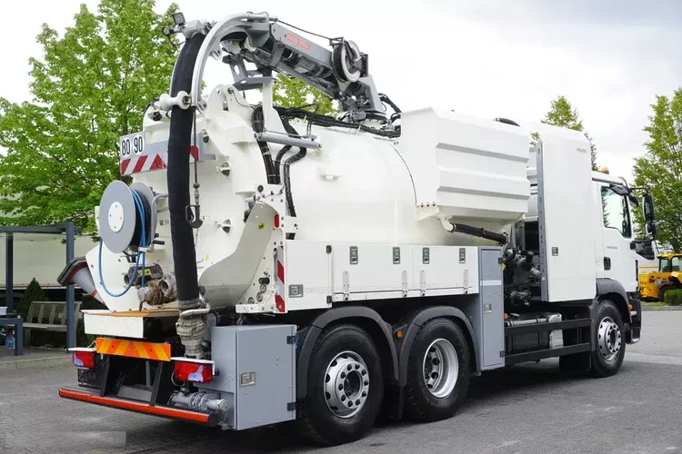 MAN TGM 26.340 E6 / Beczka asenizacyjna Rivard 11.8 m3 / 170 tys. km / oś skrętna zdjęcie 3