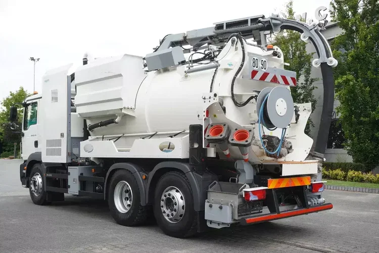 MAN TGM 26.340 E6 / Beczka asenizacyjna Rivard 11.8 m3 / 170 tys. km / oś skrętna zdjęcie 7
