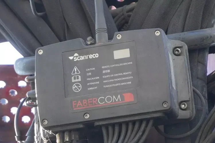 Mercedes Antos 3240 8x2 / HDS Tajfun 5 t / Zabudowa Śmieciarka Farid Industries / 3 osie skrętne zdjęcie 10