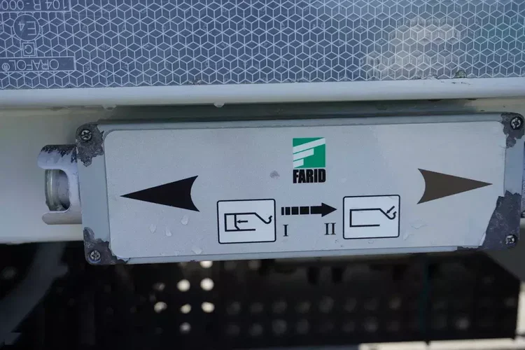 Mercedes Antos 3240 8x2 / HDS Tajfun 5 t / Zabudowa Śmieciarka Farid Industries / 3 osie skrętne zdjęcie 14