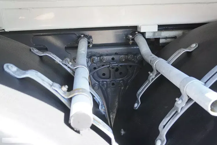 Mercedes Antos 3240 8x2 / HDS Tajfun 5 t / Zabudowa Śmieciarka Farid Industries / 3 osie skrętne zdjęcie 19