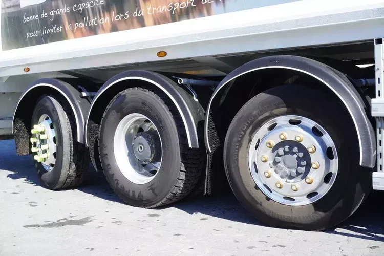 Mercedes Antos 3240 8x2 / HDS Tajfun 5 t / Zabudowa Śmieciarka Farid Industries / 3 osie skrętne zdjęcie 24