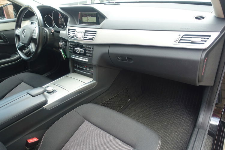 Mercedes E 220 R E Z E R W A C J A zdjęcie 16