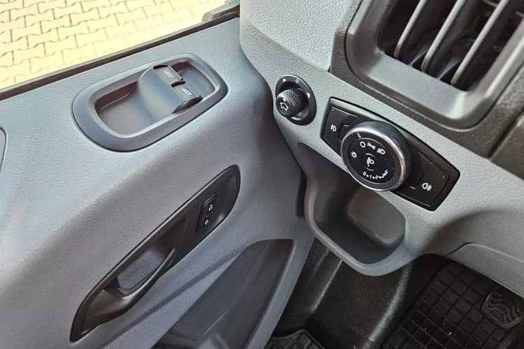 Ford transit L3H3 44999zł NETTO Brygadówka 7 osób 2.0TdCi/131KM zdjęcie 18