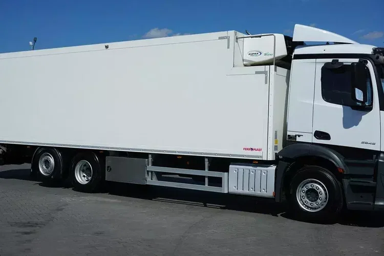 Mercedes / ANTOS / 2545 / EURO 6 / CHŁODNIA + WINDA / 23 PALETY / OŚ SKRĘTNA zdjęcie 16