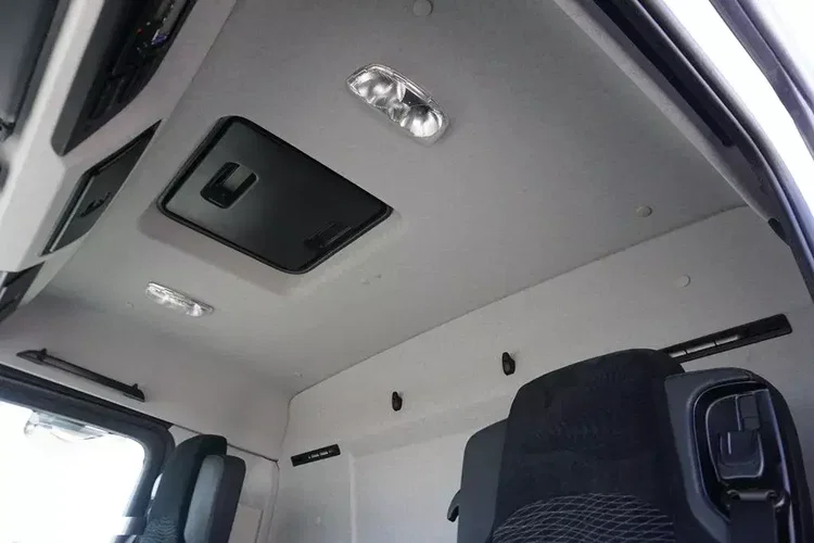 Mercedes / ANTOS / 2545 / EURO 6 / CHŁODNIA + WINDA / 23 PALETY / OŚ SKRĘTNA zdjęcie 17