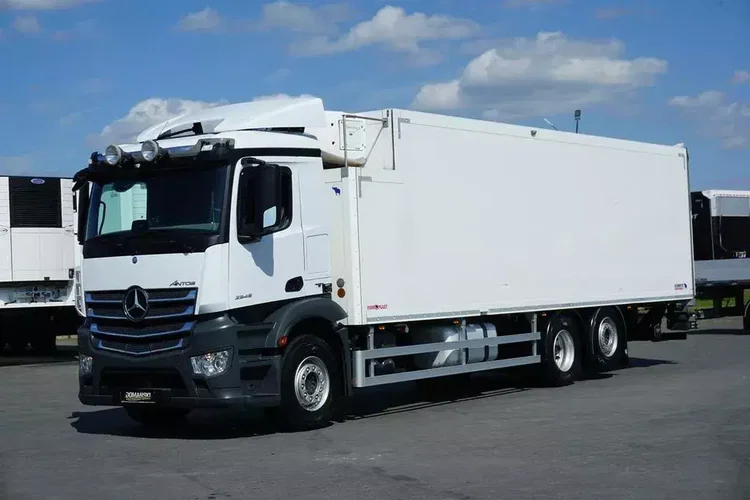 Mercedes / ANTOS / 2545 / EURO 6 / CHŁODNIA + WINDA / 23 PALETY / OŚ SKRĘTNA zdjęcie 2