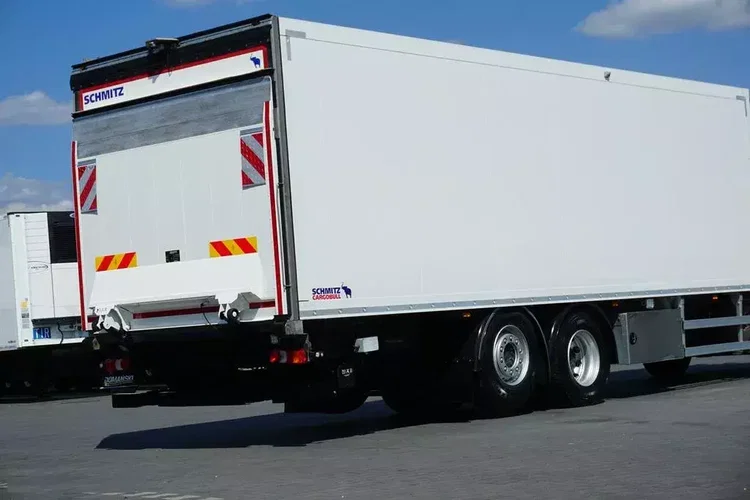 Mercedes / ANTOS / 2545 / EURO 6 / CHŁODNIA + WINDA / 23 PALETY / OŚ SKRĘTNA zdjęcie 32