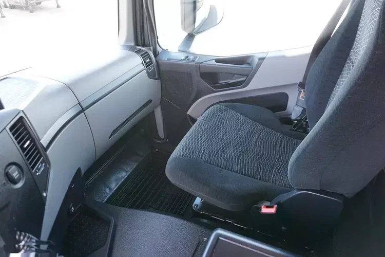 Mercedes / ANTOS / 2545 / EURO 6 / CHŁODNIA + WINDA / 23 PALETY / OŚ SKRĘTNA zdjęcie 38