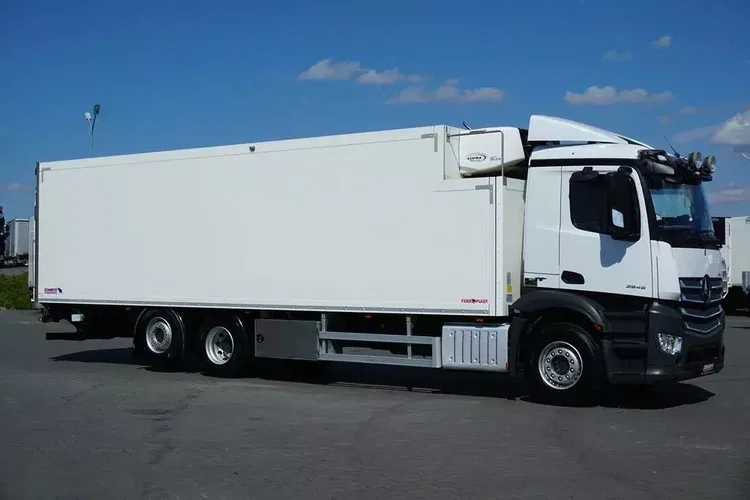 Mercedes / ANTOS / 2545 / EURO 6 / CHŁODNIA + WINDA / 23 PALETY / OŚ SKRĘTNA zdjęcie 4