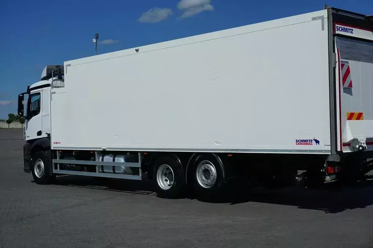 Mercedes / ANTOS / 2545 / EURO 6 / CHŁODNIA + WINDA / 23 PALETY / OŚ SKRĘTNA zdjęcie 40