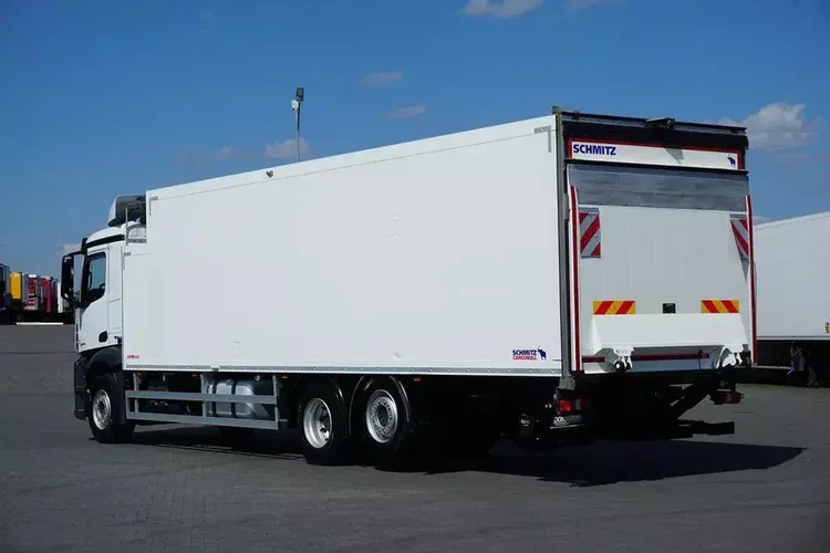 Mercedes / ANTOS / 2545 / EURO 6 / CHŁODNIA + WINDA / 23 PALETY / OŚ SKRĘTNA zdjęcie 6