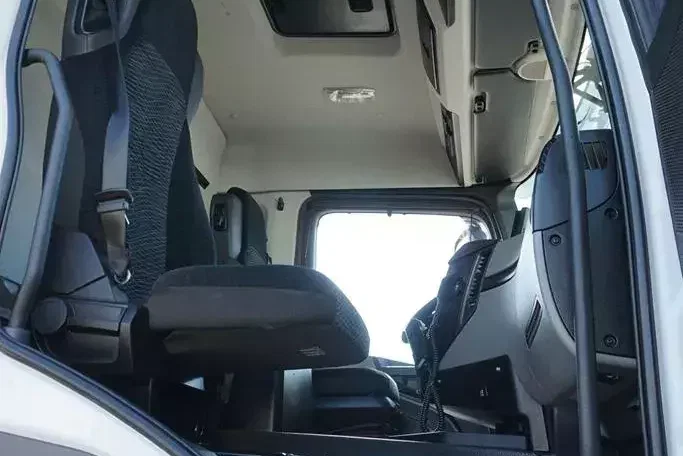 Mercedes / ANTOS / 2545 / EURO 6 / CHŁODNIA + WINDA / 23 PALETY / OŚ SKRĘTNA zdjęcie 8