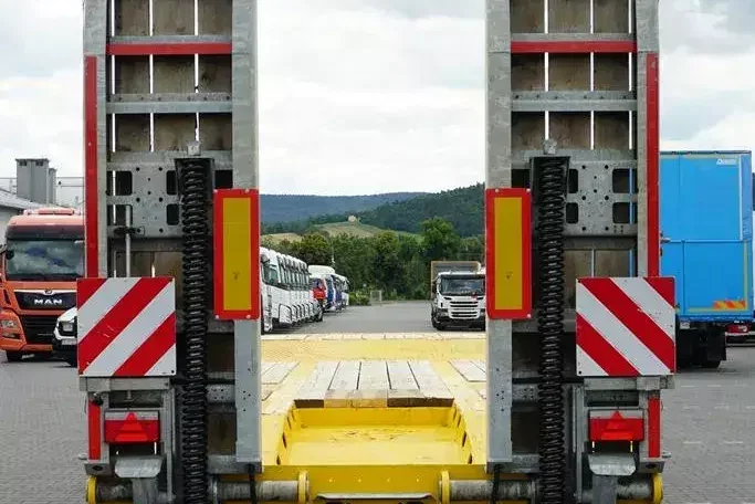 Schwarzmuller / NISKOPODWOZIE / NAJAZDY / 3 OSIE / JAK NOWA zdjęcie 10