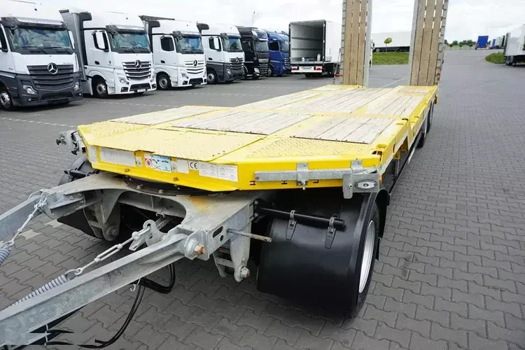 Schwarzmuller / NISKOPODWOZIE / NAJAZDY / 3 OSIE / JAK NOWA zdjęcie 12