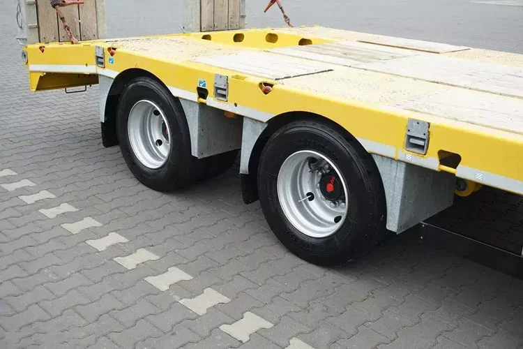 Schwarzmuller / NISKOPODWOZIE / NAJAZDY / 3 OSIE / JAK NOWA zdjęcie 15