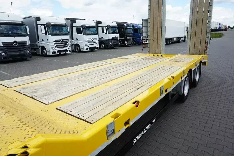 Schwarzmuller / NISKOPODWOZIE / NAJAZDY / 3 OSIE / JAK NOWA zdjęcie 17