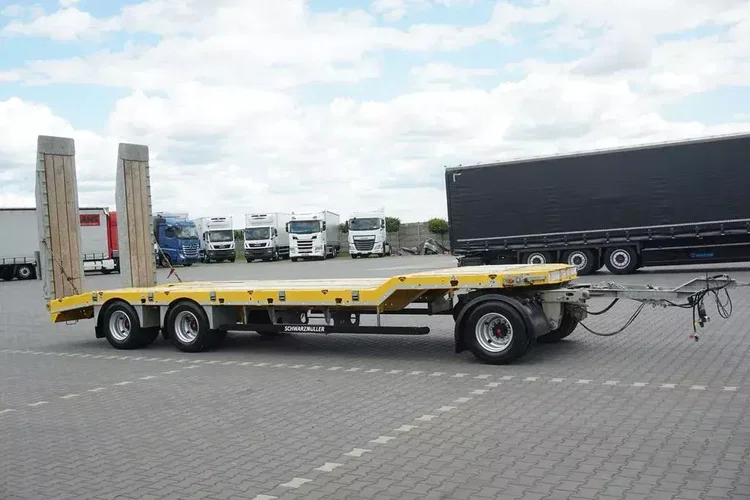 Schwarzmuller / NISKOPODWOZIE / NAJAZDY / 3 OSIE / JAK NOWA zdjęcie 4