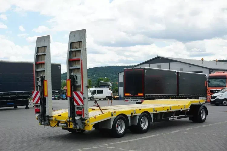 Schwarzmuller / NISKOPODWOZIE / NAJAZDY / 3 OSIE / JAK NOWA zdjęcie 5