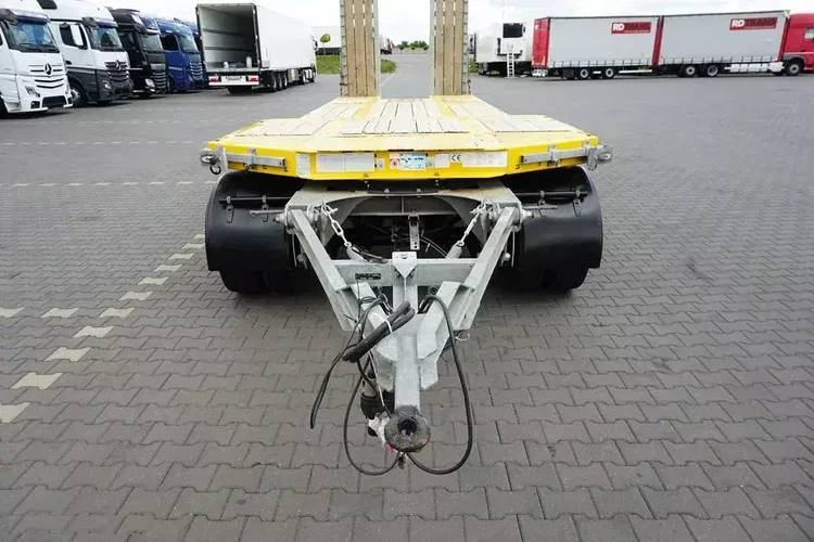 Schwarzmuller / NISKOPODWOZIE / NAJAZDY / 3 OSIE / JAK NOWA zdjęcie 7