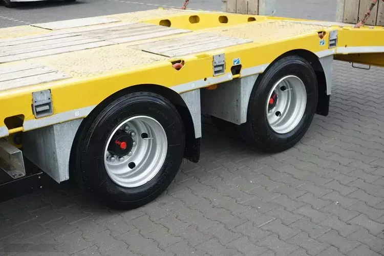 Schwarzmuller / NISKOPODWOZIE / NAJAZDY / 3 OSIE / JAK NOWA zdjęcie 9